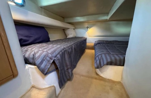 Saint-Raphael Boat Rental | Dignity2-nuits sur les Flots-bateau à Quai