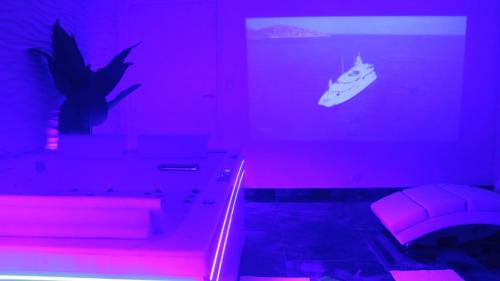 Entraigues-sur-la-Sorgue Apartment | DIMA SUITE Jacuzzi Privatif