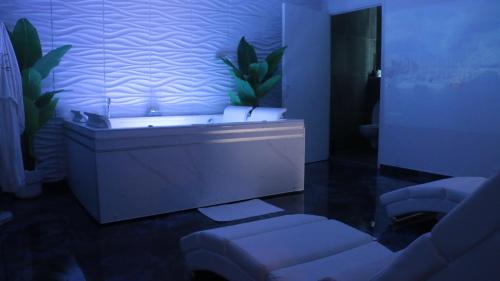 Entraigues-sur-la-Sorgue Apartment | DIMA SUITE Jacuzzi Privatif