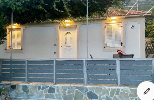 Plateies House | Dina’s house 2