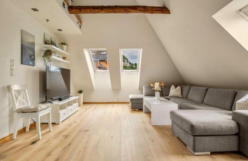 Bergen City Centre Apartment | DINBNB Apartments l 200m to Bryggen l Luxury 2 BR l 2min to Floibanen