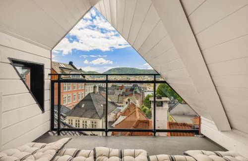 Bergen City Centre House | Dinbnb Homes I 200m to Bryggen I Make Memories with Friends and Family!