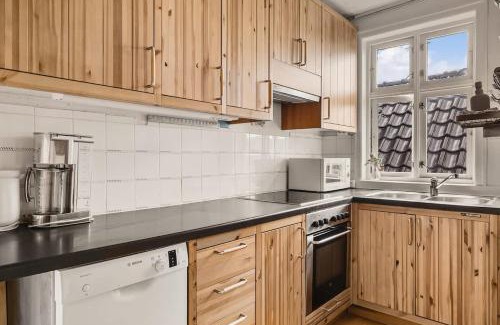 Bergen City Centre House | Dinbnb Homes I 200m to Bryggen I Make Memories with Friends and Family!