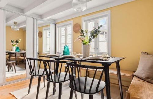 Sentrum House | Dinbnb Homes I Bergen's #1 BNB I Jacuzzi & Fireplace & Balcony