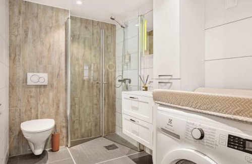 Sentrum House | Dinbnb Homes I Bergen's #1 BNB I Jacuzzi & Fireplace & Balcony