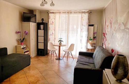 Beausoleil Apartment | Direct Monaco Studio devant piscine
