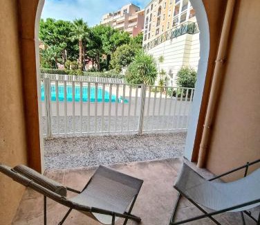 Beausoleil Apartment | Direct Monaco Studio devant piscine