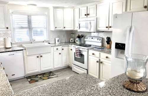 North Truro Condo | DIRECT OCEAN FRONT! Sleeps 6, 2.5 baths, 4 Parking, Spacious-Luxurious