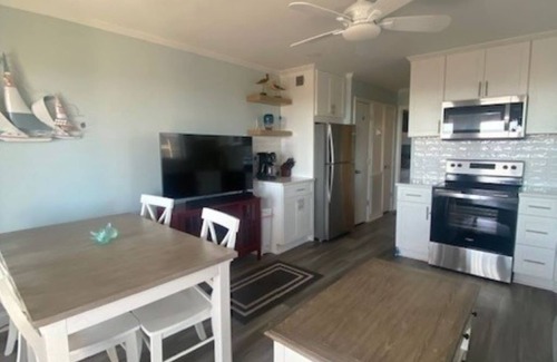 Folly Field Condo | Direct Oceanfront Bright and Airy Condo
