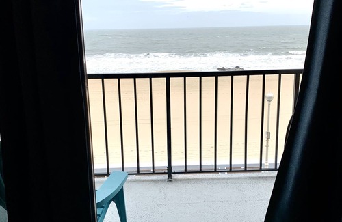 Ocean City Condo | Direct OceanFront Condo/on the center of the Boardwalk/Newly Remodeled w/Pool