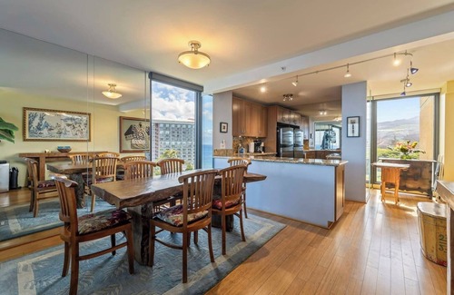 Honokowai Condo | Direct Oceanfront Mahana 2 King Master Corner Unit