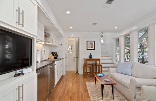 Seaside Cottage | Directly Across From the Beach in Seaside, & Renovated + 2 Adult Bikes!