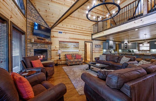 Broken Bow House | Dirt Road Mansion