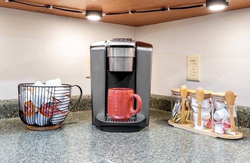 Sunday River Area Cabin | Discount! Mountain Views, Hot Tub, Pets, Game Rm