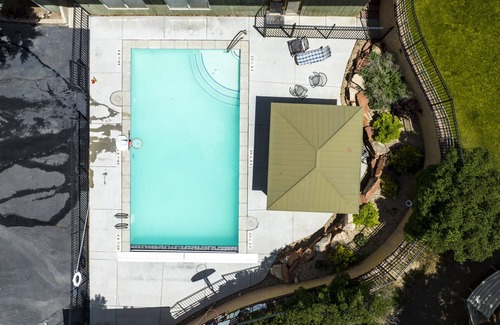 Heber Cabin | DISCOUNTED fall rates! Beautiful LODGE! 8400sq ft,Pickleball, Hot tub,Sleeps 50.