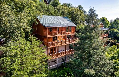 Pigeon Forge House | Discounted! Heated Pool, Theater, Game Room, Pets