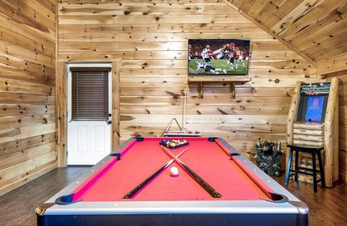 Pigeon Forge House | Discounted! Heated Pool, Theater, Game Room, Pets
