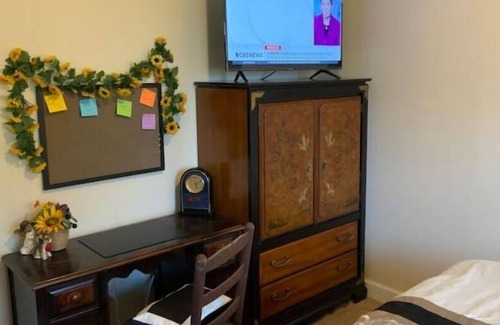 Elizabeth City House | Discounts Avail., Kid friendly, Porch, 1 King bed