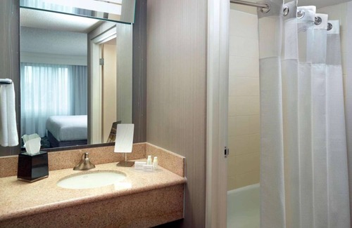 Home Park Hotel | Discover Atlanta's Premier Hotel Experience! 2 Relaxing Units, Pets Allowed!