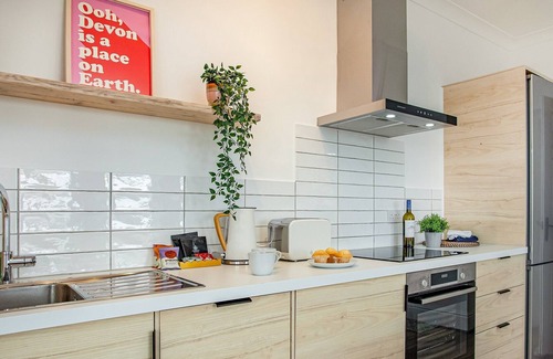 Westward Ho Cottage | Discover coastal bliss at Spindrift – a stylish, two-bedroom apartment in Westward Ho.