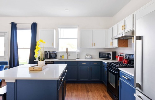 Buda House | Discover Fun/Relaxation: Dedicated Office, Gameroom, Jukebox, Bball, Fire Pit!nn