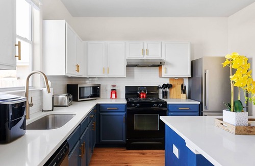 Buda House | Discover Fun/Relaxation: Dedicated Office, Gameroom, Jukebox, Bball, Fire Pit!nn
