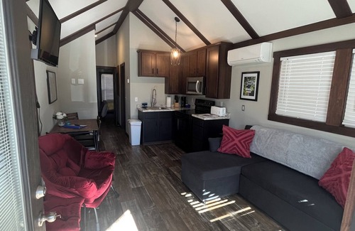Mentone House | Discover serenity in our quaint Mentone tiny home! 2 miles from downtown.
