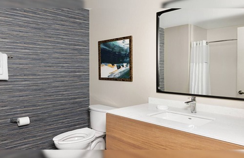 Downtown Atlanta Resort | Discover Southern Charm and Urban Excitement at Wyndham Atlanta – 1 Bd Deluxe