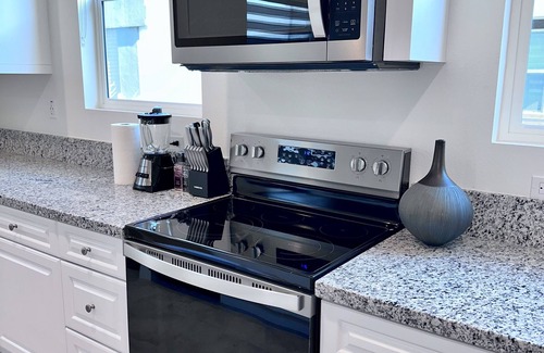 Santa Ana House | Disney Getaway - Cozy & Spacious 4BD townhome!