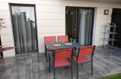 Chessy Apartment | DISNEY - PARIS 5 Min DE DISNEY - PK privé gratuit - 4 personnes - Terrasse jardin