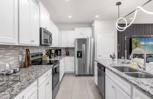 Davenport House | Disney Retreat w/Pool & Themed Rooms
