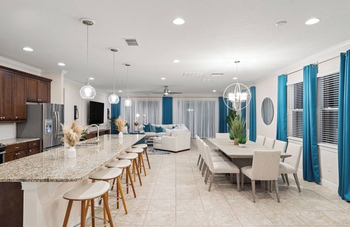 West Kissimmee Resort | Disney Vacation Villa. Free Water park and Disney Shuttle. Themed Room.