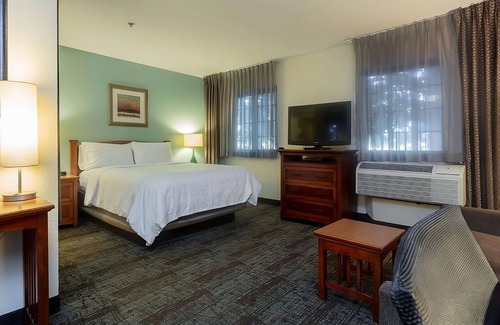 Anaheim Resort Resort | Disneyland Trip Near Coral Tree Park w/Full Kitchens! Pets Allowed & Parking!