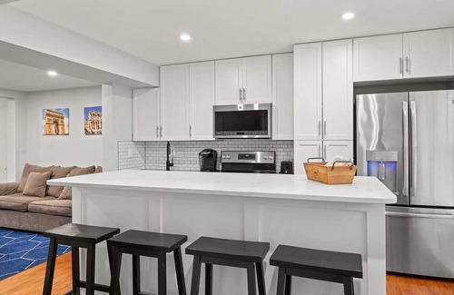 Columbia Heights Villa | District Townhome | Two Free Parkings by DCottage