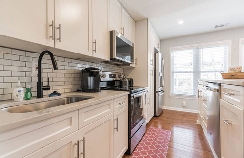 Columbia Heights Villa | District Townhome | Two Free Parkings by DCottage