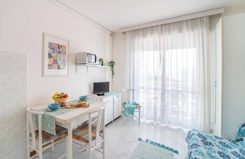 Lignano Sabbiadoro Apartment | Dive into Comfort – Modern Studio with Pool