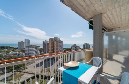 Lignano Sabbiadoro Apartment | Dive into Comfort – Modern Studio with Pool