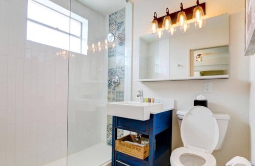 St. Pete Beach Resort | Dive Into Your Dream Vacation! 4 Relaxing Units, Pet-friendly Property, Pool