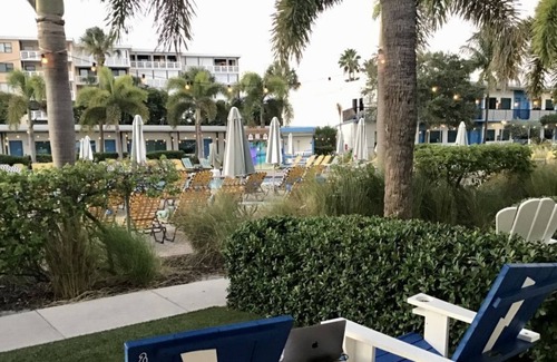 St. Pete Beach Resort | Dive Into Your Dream Vacation! 4 Relaxing Units, Pet-friendly Property, Pool