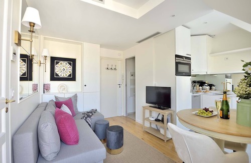 Faubourg Saint-Germain Apartment | Divine Left Bank Studio, Delightful Balcony in Foodie Heaven