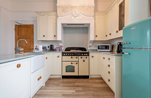 Swanage House | Dizzy Heights Spacious Swanage Townhouse & Views Sleeps 10