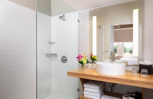Downtown Dallas Hotel | Dlux Double Queen Room in Canvas Hotel Dallas: Dallas Skyline View!