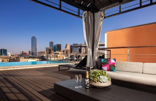 Downtown Dallas Hotel | Dlux Double Queen Room in Canvas Hotel Dallas: Dallas Skyline View!