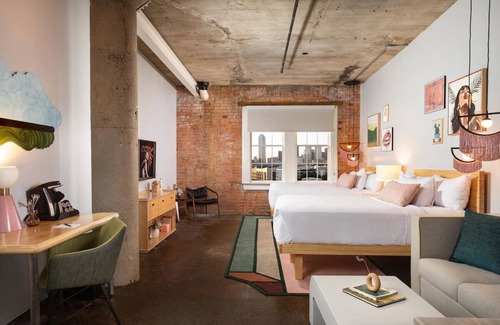 Downtown Dallas Hotel | Dlux King room in Canvas Hotel Dallas! Rooftop edge Pool w/City Views