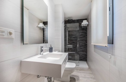 Historical Center Apartment | Dlx Int 2 Bed 3 Bath