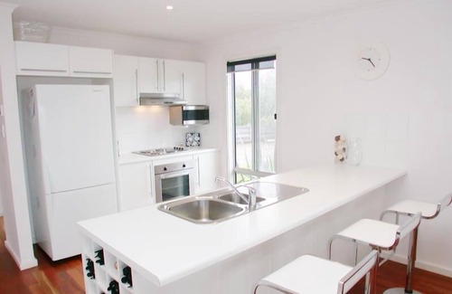 Port Willunga House | Do Drop Inn ~ Port Willunga - Large Port Willunga Property with Pets Negotiable