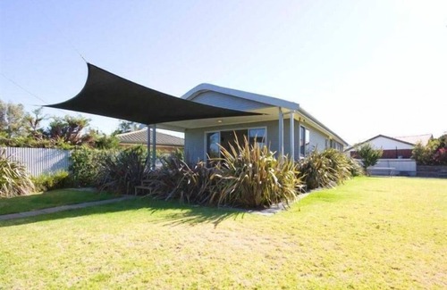Port Willunga House | Do Drop Inn ~ Port Willunga - Large Port Willunga Property with Pets Negotiable