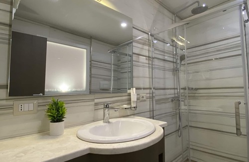 Tirana Hotel | Doanesia Premium Hotel & Spa