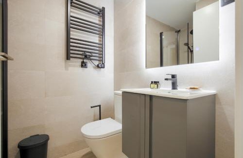 Puerta del Angel Apartment | Dobo Madrid Portugal