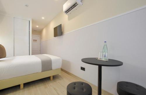 Puerta del Angel Apartment | Dobo Madrid Portugal